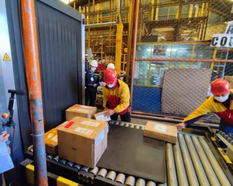 Customs scanner detected four tons of undeclared items at the El Alto airport