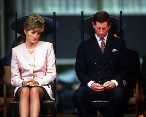 Detalles de como el rey Carlos III humillaba a Lady Di en la cama
