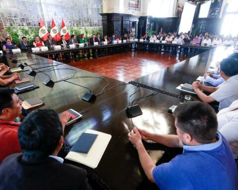 Dina Boluarte: Regional and local authorities of Ayacucho request attention from the Executive