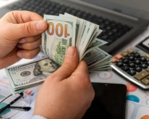 Dollar rose more than 100 pesos and closed close to 4,800 pesos