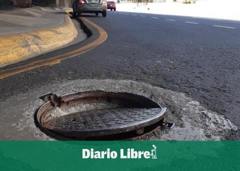 Drain cover affects vehicles on Kennedy
