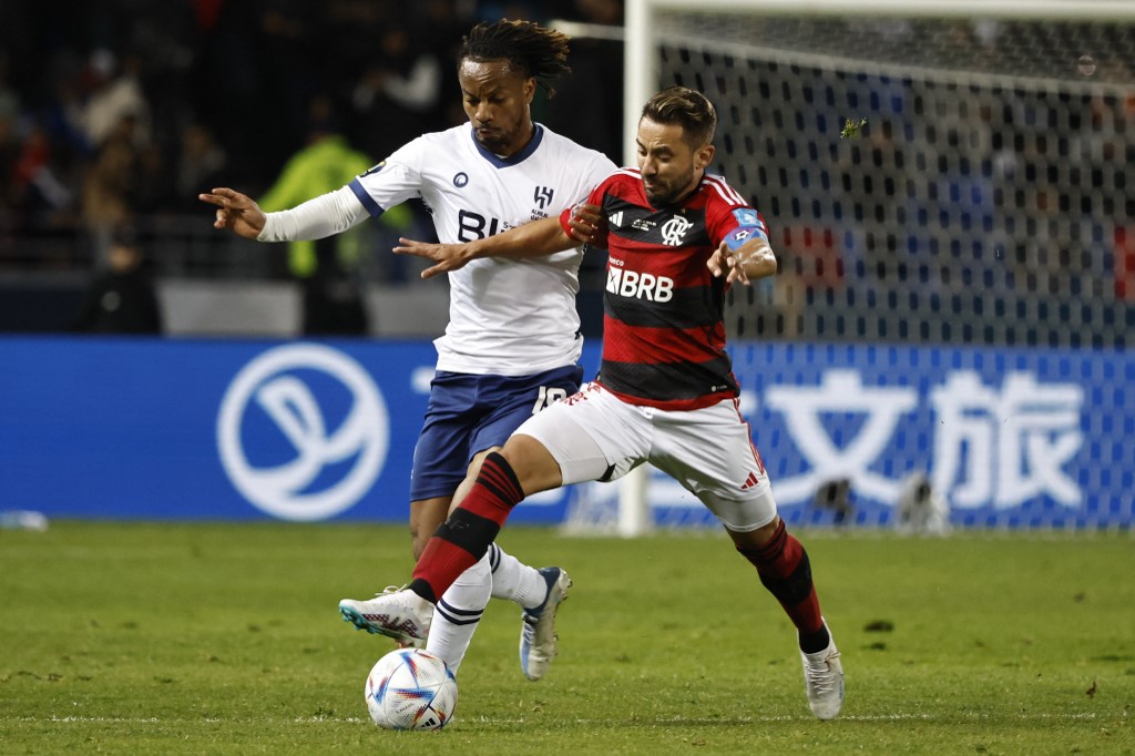 Everton Ribeiro finds no response to the blow received by Flamengo