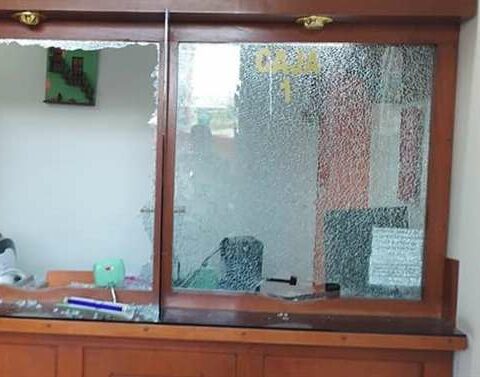 Exchange house in El Alto is robbed and thieves flee, leaving at least four injured