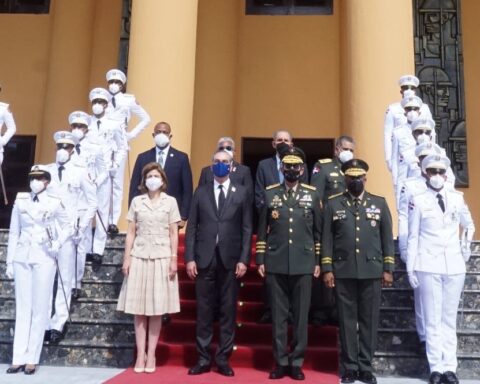 Poder Ejecutivo dispone ascenso de más de mil oficiales y alistados de la Armada