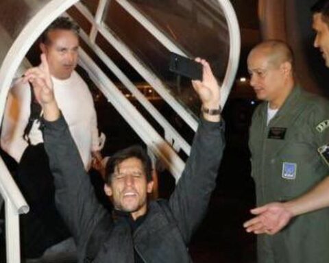 FAB plane arrives with Brazilians and Turkish survivors of the earthquake