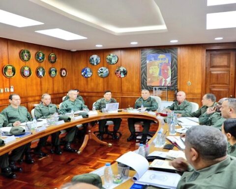 FANB analiza defensa nacional y desarrollo industrial militar