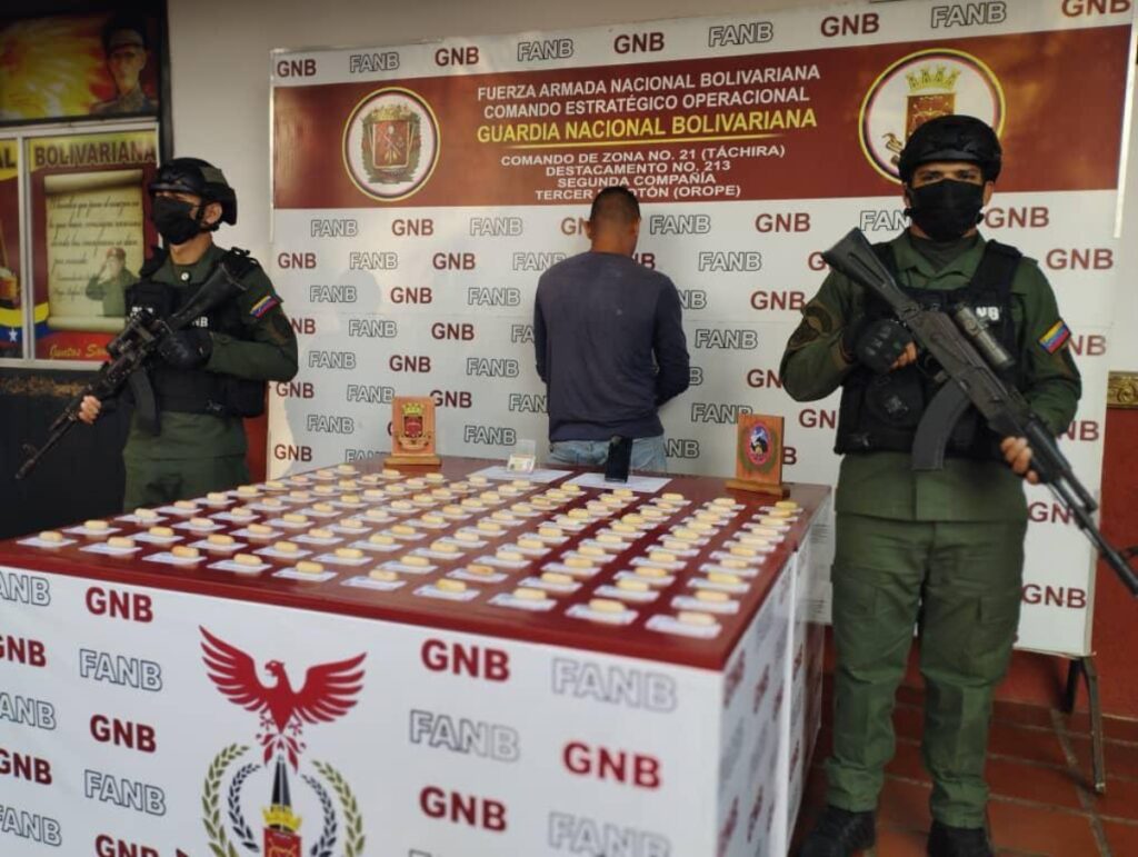 FANB captures subject with 100 cocaine finger cots in Táchira