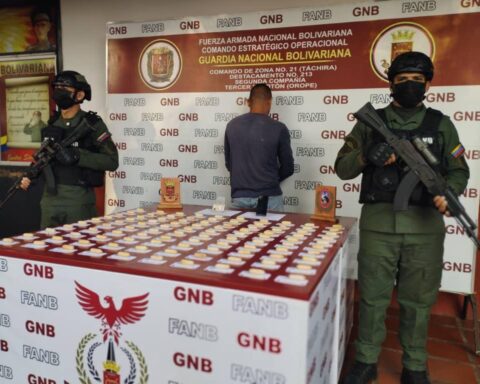 FANB captures subject with 100 cocaine finger cots in Táchira