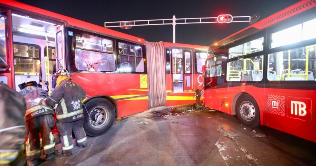 FGR opens Metrobús crash investigation;  18 injured are discharged