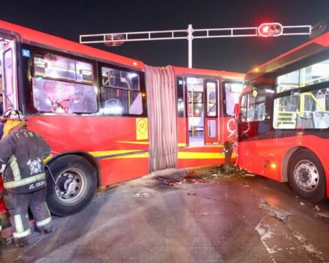 FGR opens Metrobús crash investigation;  18 injured are discharged