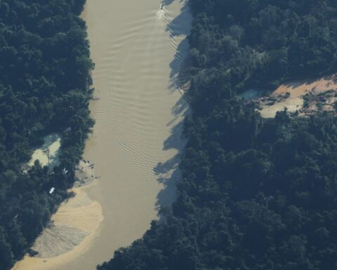 Federal base in indigenous village is target of attack by miners