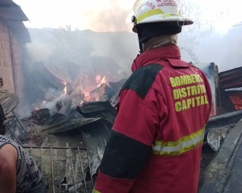 Fire affected three houses in Guarenas