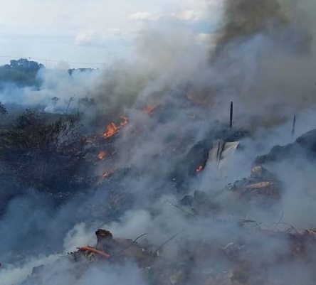 Fire consumes landfill in the Bañado Sur area