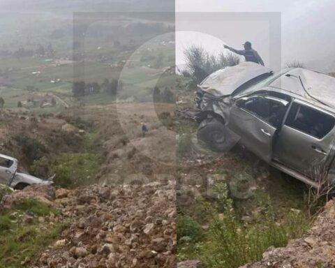 Five injured people leave a truck of the Regional Government of Junín mistaken