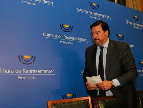 Following a report from the Ethics Committee, Colorados approved "warning" to Pena