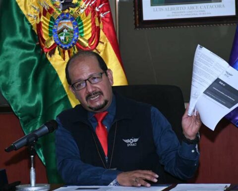 For the DGAC, it maintains that planes hijacked in Bolivia and Paraguay did not have the 'data play' and their license plates were painted