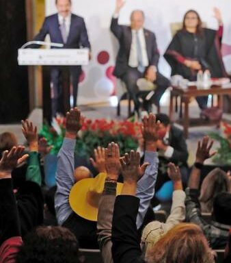 For the corcholatas in San Lázaro, neither empty spaces nor applause