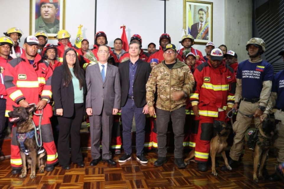 Foreign Minister Yván Gil received rescuers who were sent to Syria due to the earthquake