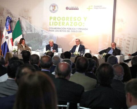 Expresidente español Felipe González: “No se puede atribuir a RD responsabilidad de solucionar problema de Haití”