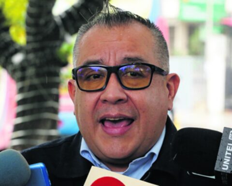 Former Vice Minister Cox says that they hide information in the coup I case