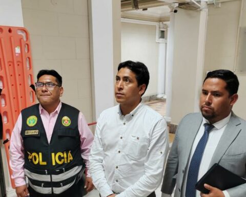 Former congressman Freddy Díaz turned himself in to justice for a rape case