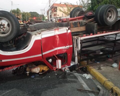 Four dead and 18 injured leave a truck overturning in Acarigua