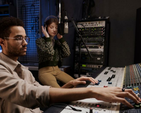 Four key tips to get started in music business