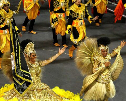 Get to know the plots of the samba schools in SP that parade today