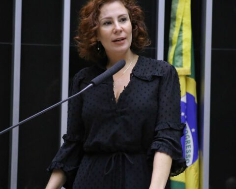 Gilmar Mendes opens inquiry against Carla Zambelli