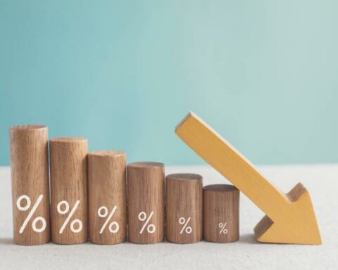 Global economy will slow, but not enter recession: IMF