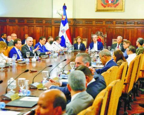 Gobierno restringe el gasto en el Estado