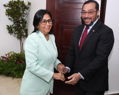 Government reviews agreements with Trinidad and Cuba