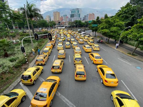 Government will not allow road blockades during taxi driver strike