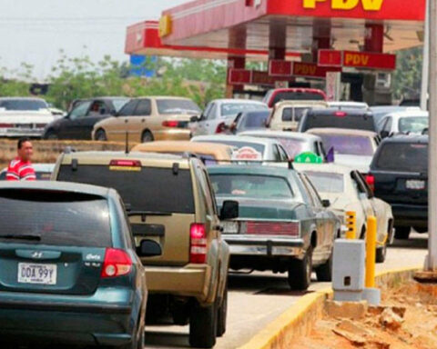 Governor of Monagas prohibits nightly queues to fill gasoline