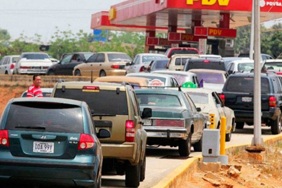 Governor of Monagas prohibits nightly queues to fill gasoline