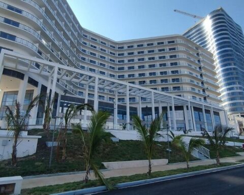 Gran Muthu Habana, an empty and unfinished luxury hotel