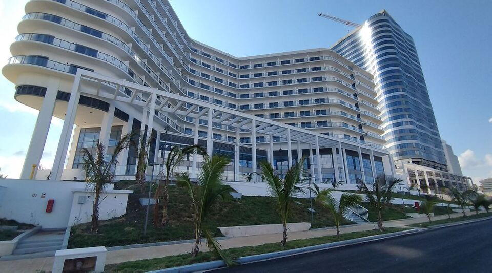 Gran Muthu Habana, an empty and unfinished luxury hotel