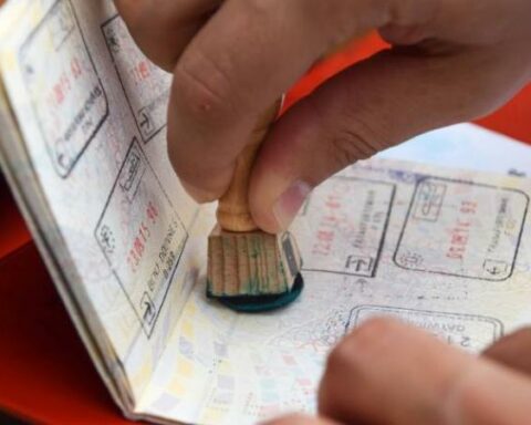 'Green card' or visa lottery: ways to go legal to the United States