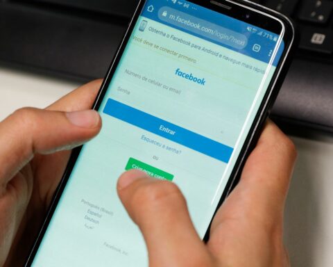 Guide gives tips on safe use of social networks