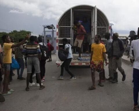 Haitians repatriated from the DR denounce