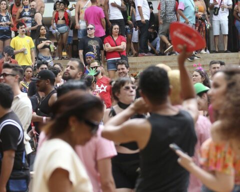 Harm reduction space welcomes intoxicated people at the carnival in Brasilia