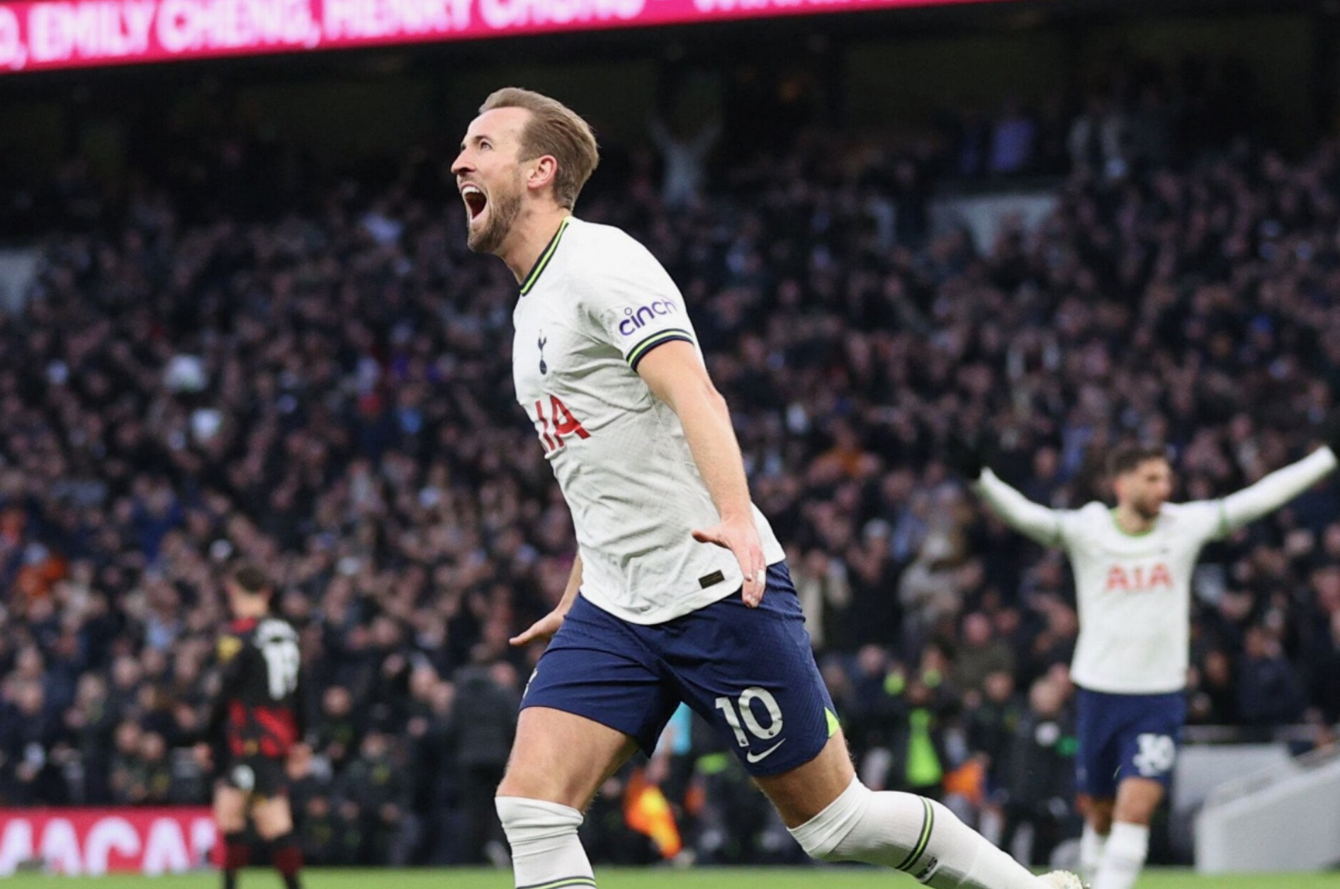 Harry Kane does Arsenal a favor