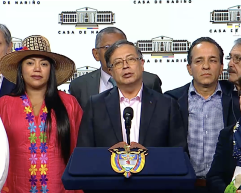 Health reform: Petro will receive party proposals for changes