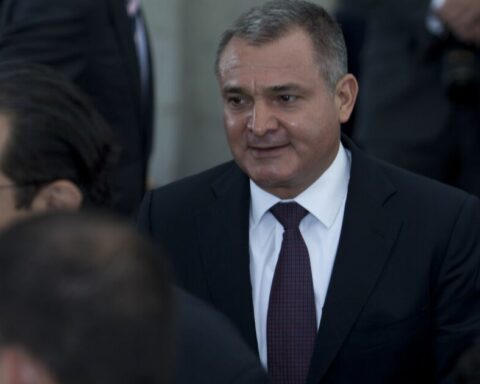 How much did they give you for talking about AMLO? Asks a woman in defense of García Luna