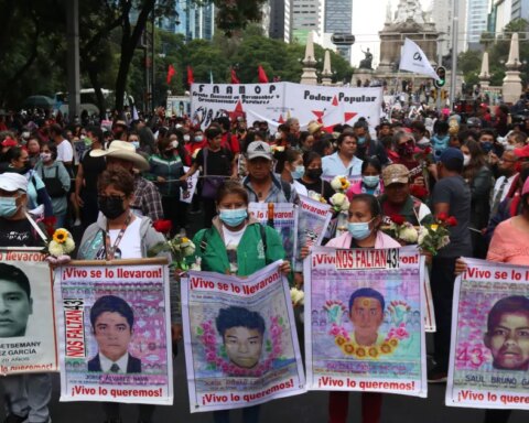 INAI: FGR must report on 83 arrest warrants for the Ayotzinapa case