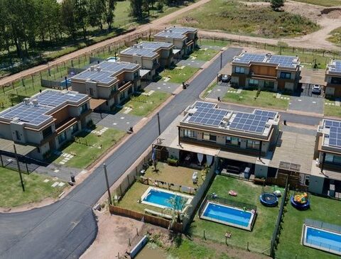 In search of security and relaxation: the fight between private neighborhoods and Carrasco