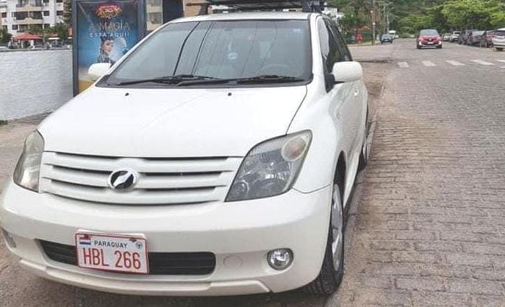 In seconds, a car is stolen in the middle of the morning in Asunción