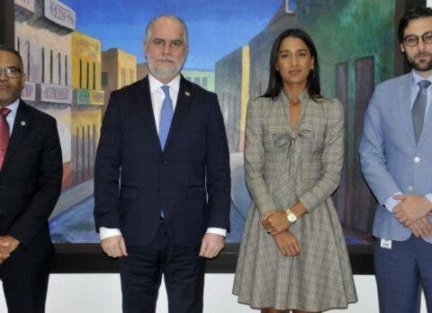 Aumento cartera de crédito en dólares es buen indicador para RD, dice Fernández W