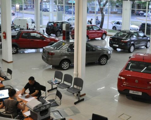 Increase the value limit for cars to pay luxury tax