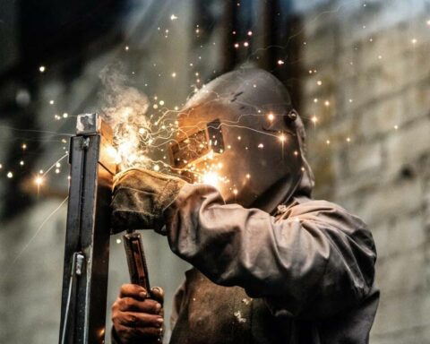 Industrial production in Mexico closes 2022 with growth